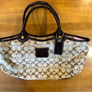 Coach Signature Tote Purse/Brand New without tags